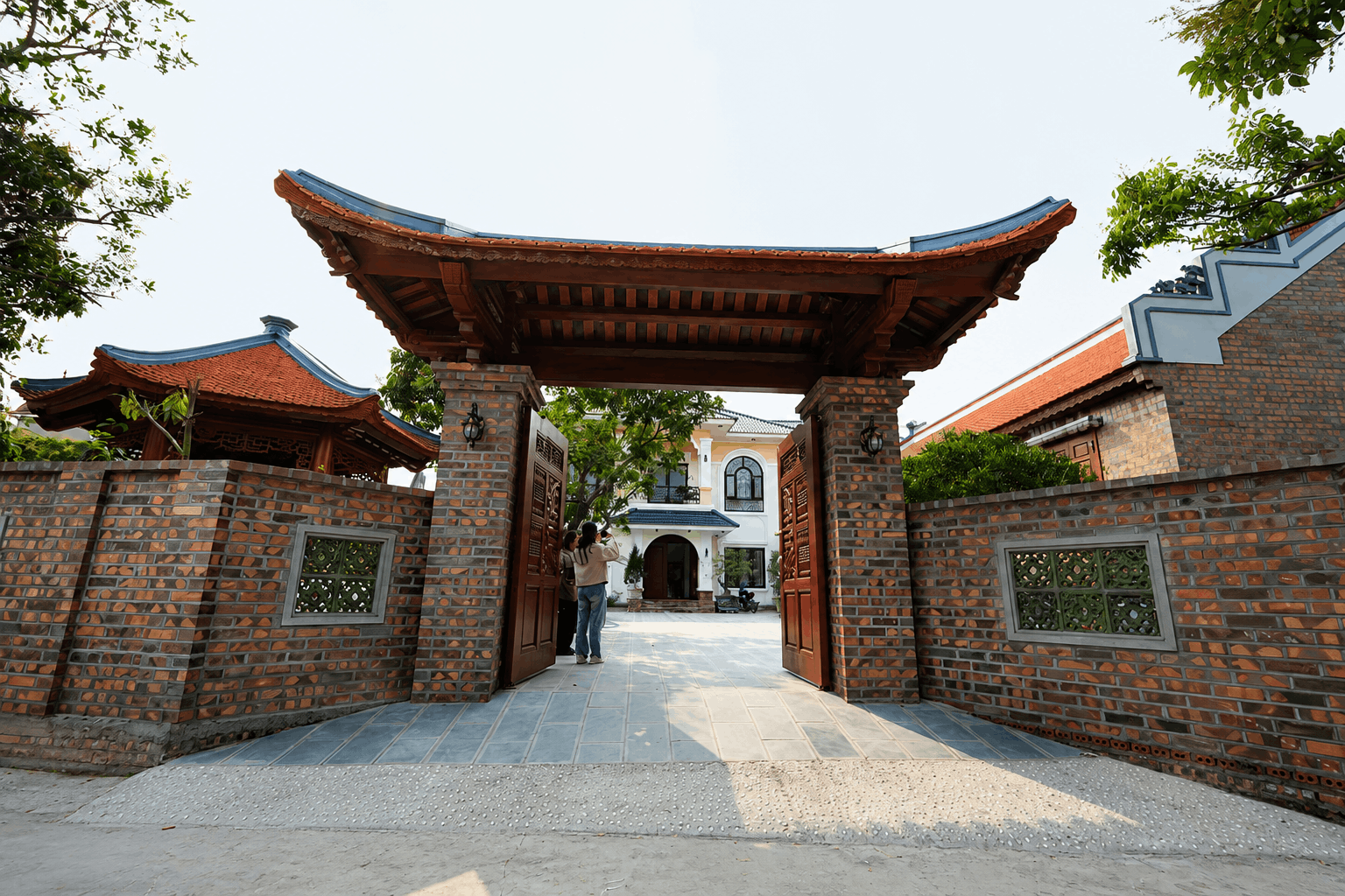 Hoàn Thiện Nhà Gỗ 5 Gian 2 Buồng Gói Tại Thanh Oai – Hà Nội - Bên ngoài nhà Hoàn Thiện Nhà Gỗ 5 Gian 2 Buồng Gói Tại Thanh Oai – Hà Nội - Bên ngoài nhà