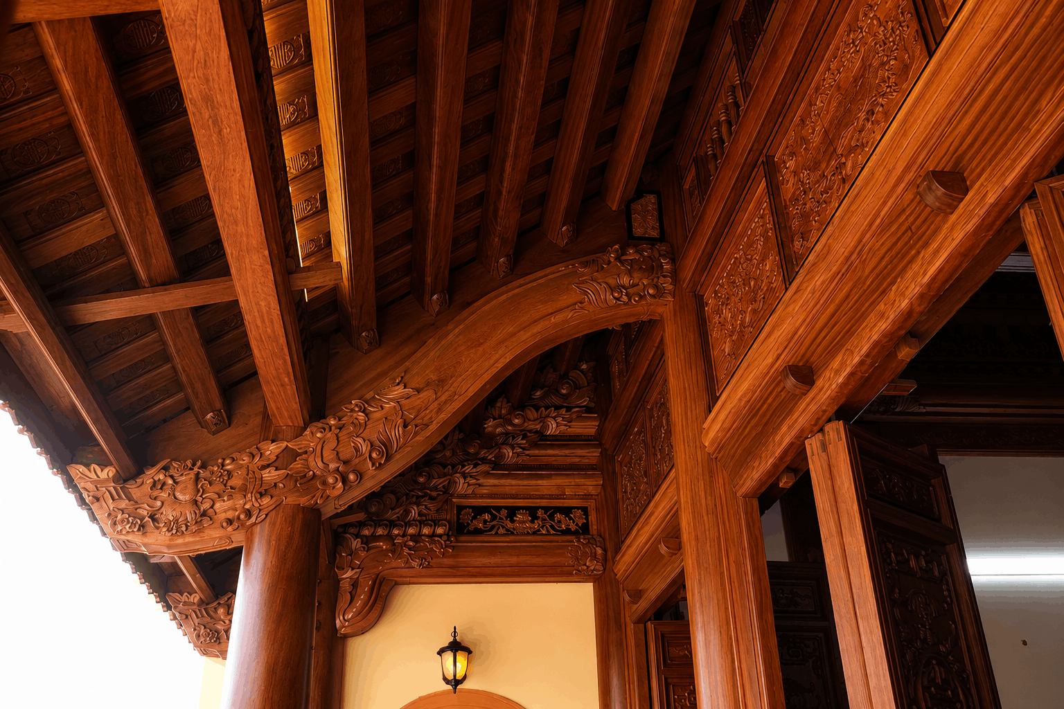 Phần hiên nhà thờ gỗ 3 gian