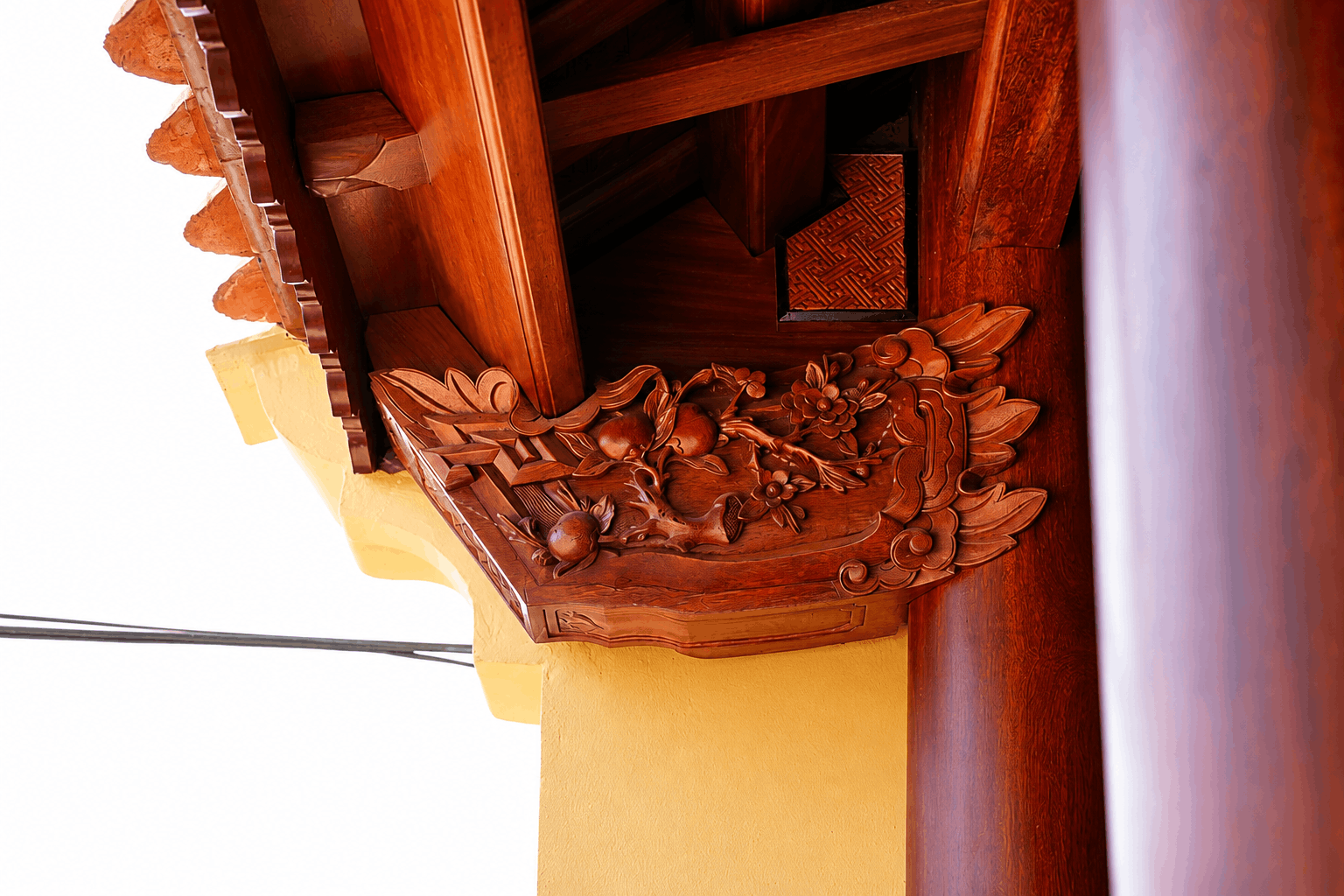 Phần hiên nhà thờ gỗ 3 gian