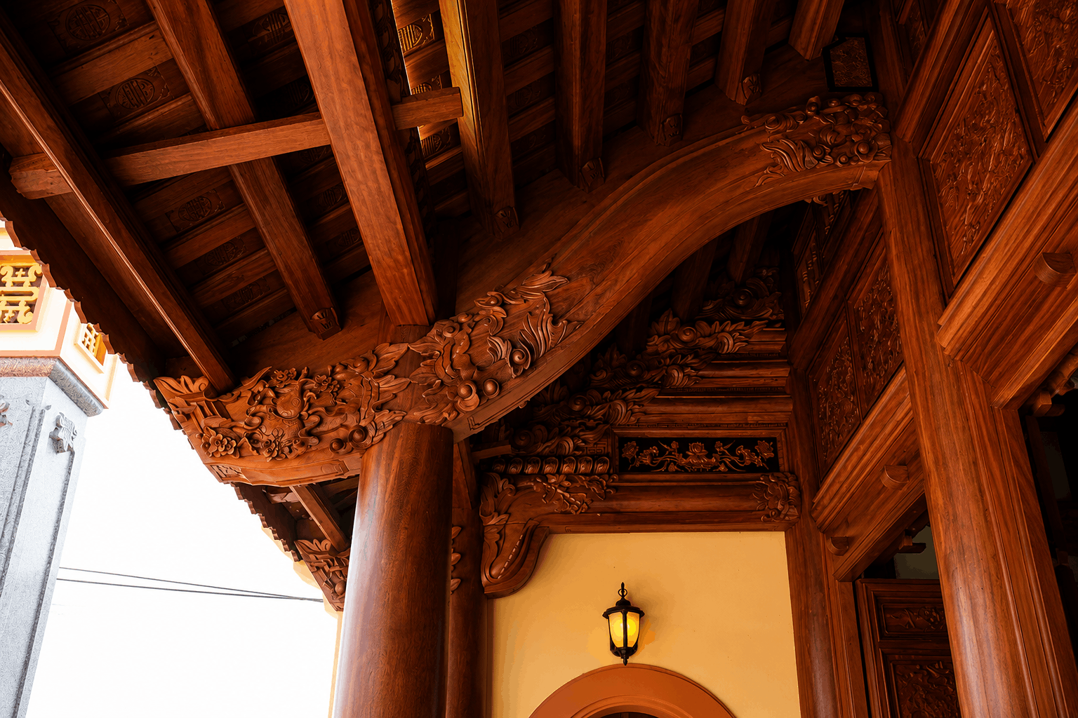 Phần hiên nhà thờ gỗ 3 gian