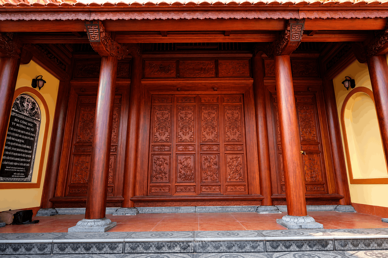 Phần hiên nhà thờ gỗ 3 gian